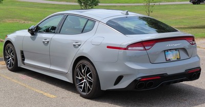 Обновленный 300-сильный Kia Stinger поступит на российский авторынок в начале 2022 года (видео)