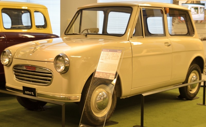 Компания Suzuki представила в Нью-Дели концепт микровэна rIII