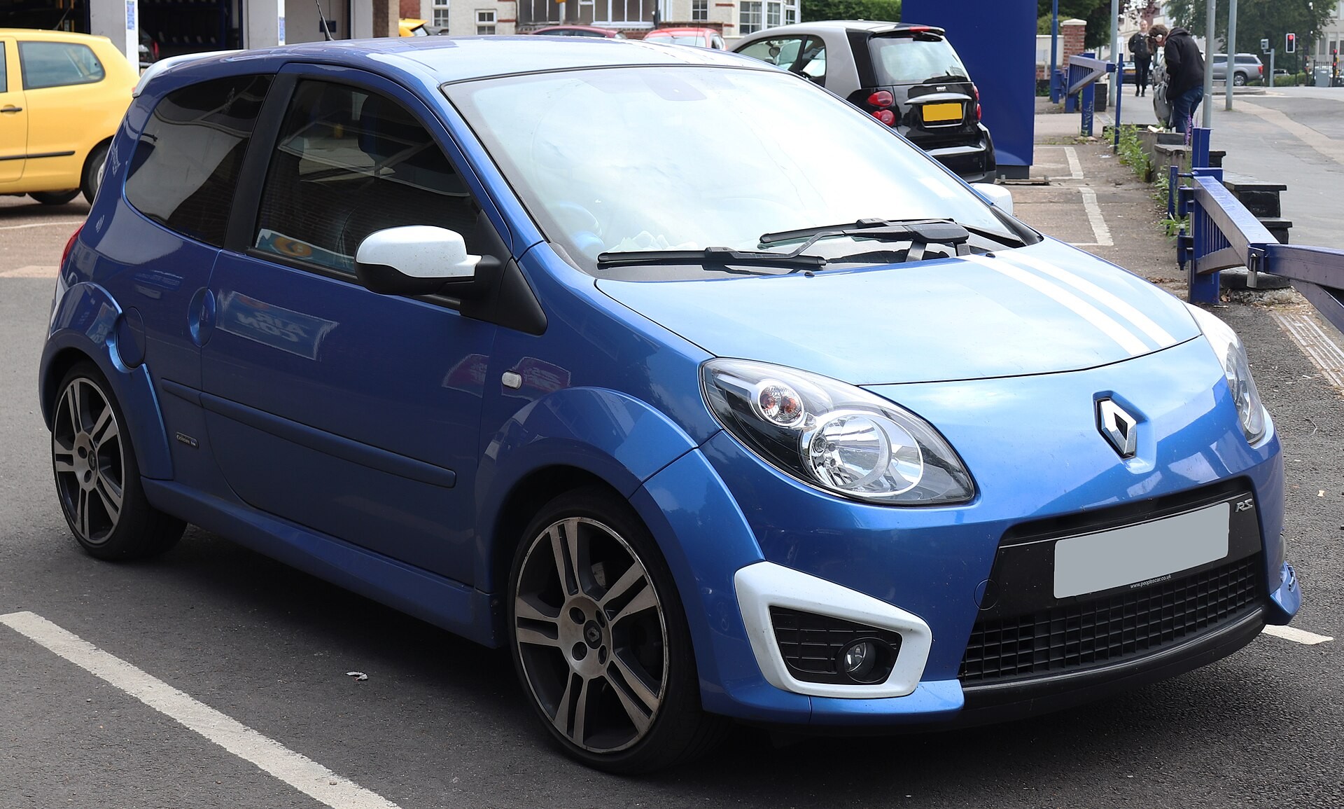 Опубликованы первые фото рестайлингового Renault Twingo