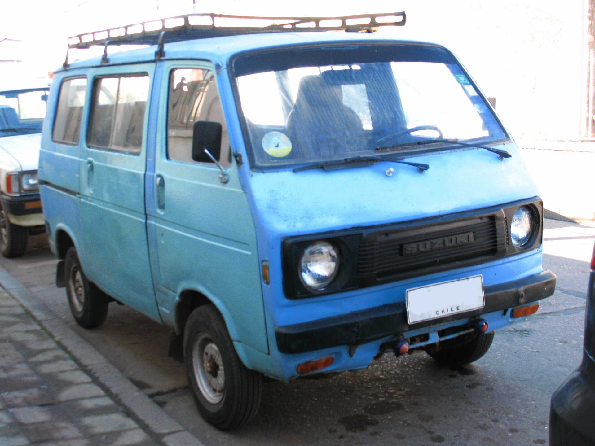 Suzuki представила полноприводный мини-грузовик Carry со средним расположением двигателя (видео)